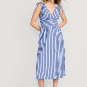 Old Navy Blue & White Striped Fit & Flare Maxi Dress | XL | Smocked Waist